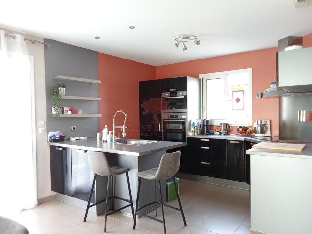 EXCLUSIVITE A louer villa 5 pièces avec garage, jardin et pisicne Montpeyroux