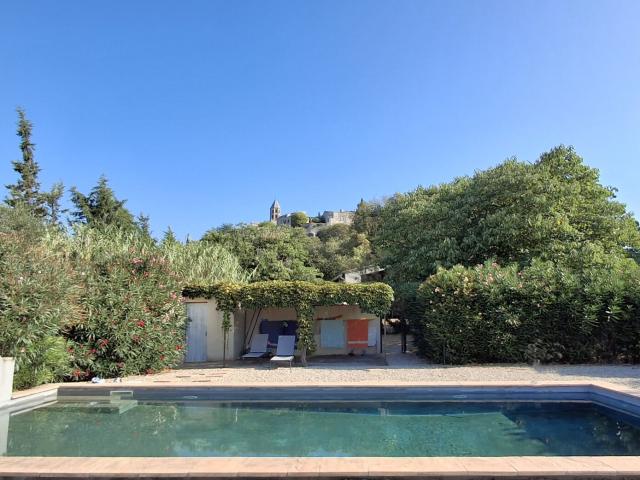 Exclusivité Ancien Mas en 'L' à vendre sur les hauteurs de. 240m² La Garde Adhémar