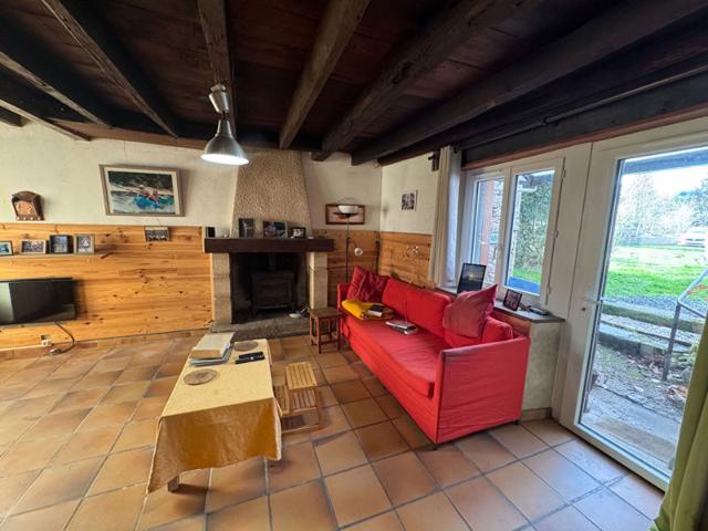 Exclusivité ! Ancienne Maison en Pierre dans une Commune Rurale, 3 Ch, Jardin et Dépendances