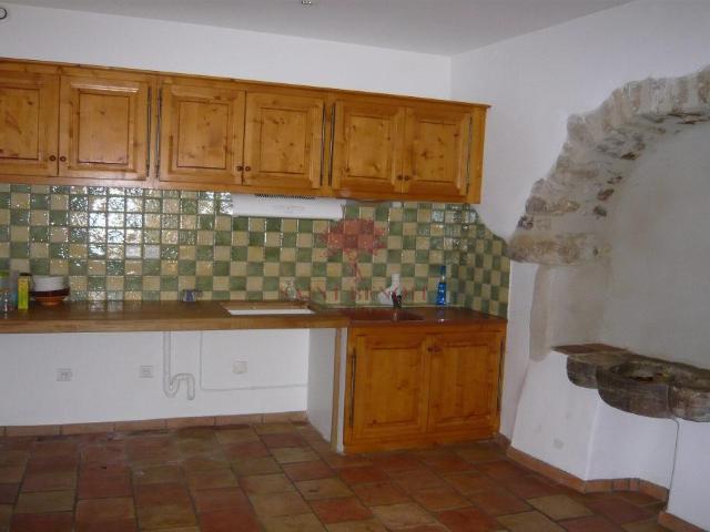 EXCLUSIVITE ANIANE Centre historique A louer maison de village 3 pièces et remise