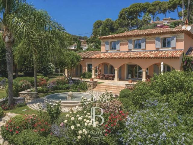 Exclusivité Antibes Villa Néo Provençale Vue Mer 436m² Antibes