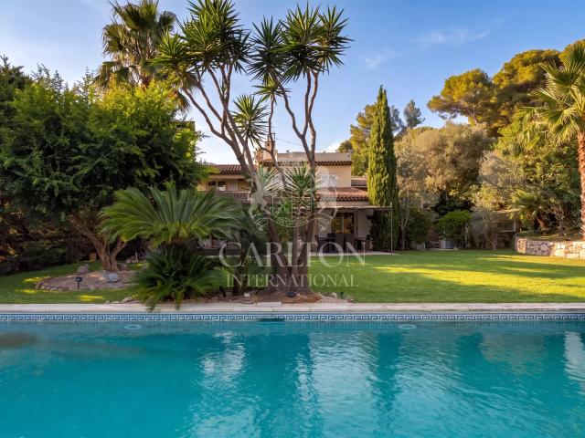 EXCLUSIVITE Antibes – Villa avec piscine dans un environneme. 317m² Antibes