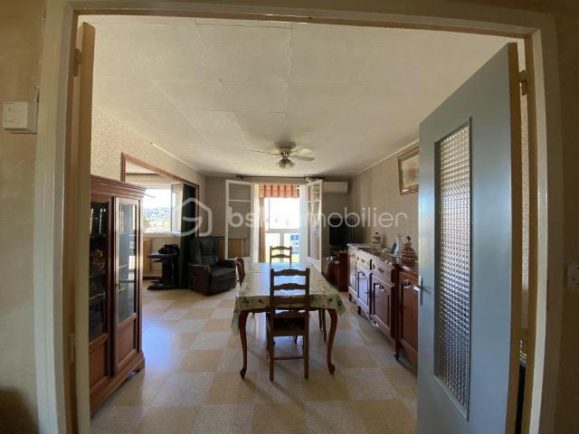 EXCLUSIVITE ! * APPARTEMENT TRAVERSANT AVEC CAVE DERNIER ETAGE TOULON