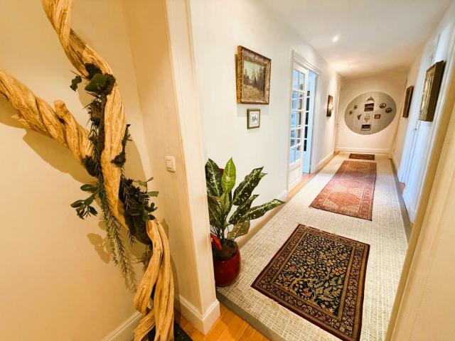 EXCLUSIVITE APPARTEMENT BOURGEOIS 188 m2 FACE AU PARC AVEC PARKING