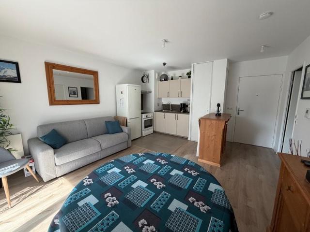 Exclusivité – Appartement récent, balcon, parking et gare à. 39m² Montigny lès Cormeilles