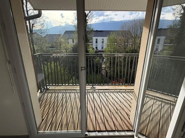 EXCLUSIVITE ! Appartement Saint Genis Pouilly 2 pièce s 41 m2 plus balcon et 2 parkings