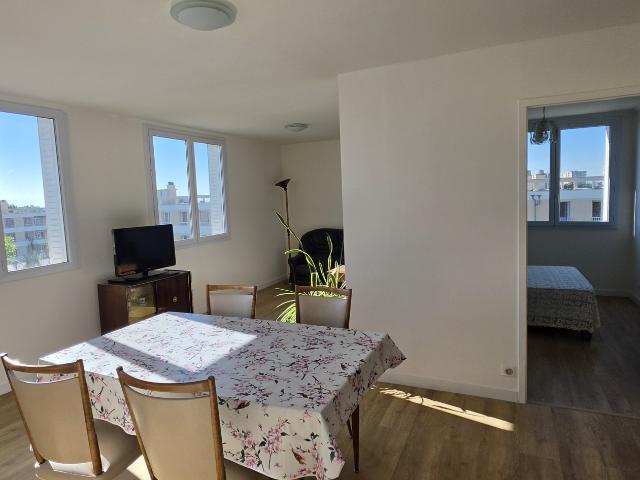 Exclusivité au calme Beau T3 balcon à Champagne au Mont d'Or 68m2, très lumineux