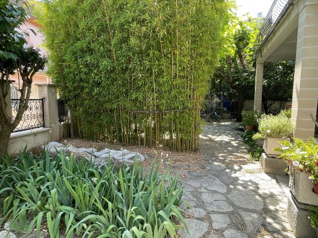 EXCLUSIVITE AVIGNON LE PONTET RUE PANISSET MAISON 3 APPARTEMENTS AVEC TERRAIN 620 M2 A VENDRE CENTRE VILLE