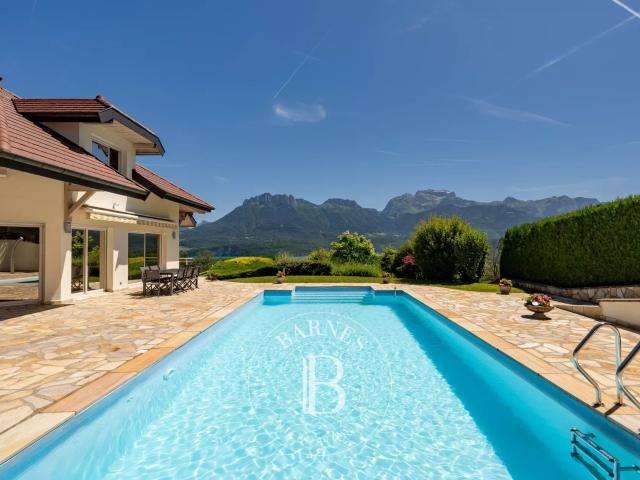 EXCLUSIVITÉ BARNES ANNECY | PROPRIÉTÉ FAMILIALE D’EXCEPTION 9 PIÈCES VUE PANORAMIQUE LAC & MONTAGNES