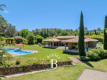 Exclusivité Barnes — Entre Aix Et Marseille Propriété 300. 300m² Aix en Provence