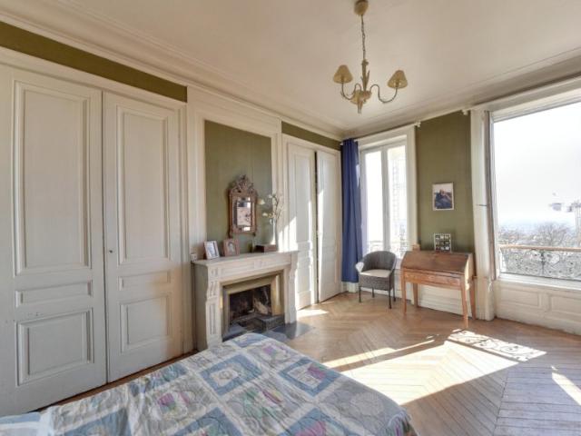 EXCLUSIVITÉ Bd de la Croix Rousse Duplex traversant de 164m² avec vue panoramique sur LYON