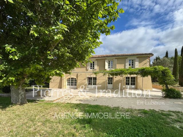 Exclusivité ! Beau mas provençal avec vue au coeur du Lubero. 272m² Gargas