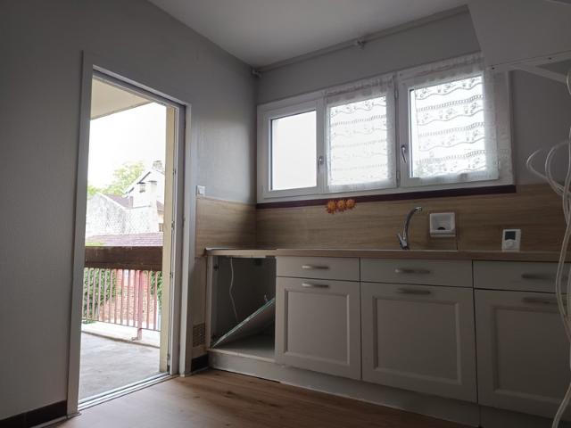 EXCLUSIVITÉ: Bel appartement lumineux de 2 chambres traversant avec double balcon