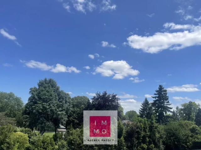 EXCLUSIVITÉ: BEL APPARTEMENT T3 MEUBLÉ 57,82m2 + GARAGE