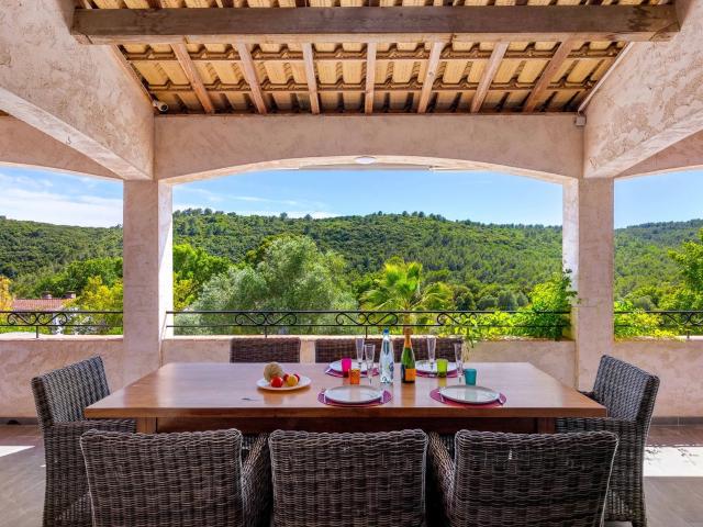 EXCLUSIVITE BIOT Villa familiale avec piscine, vue dégag. 189m² Biot