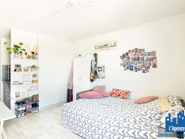 EXCLUSIVITE ! BORDEAUX BASTIDE BENAUGE APPARTEMENT TYPE 1 DE 24 M2 + PLACE DE PARKING SOUS SOL. Michaël VIGIER O6 7O 29 94 95