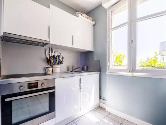 Exclusivité Bordeaux Intendance Appartement 77m² Dernier étage avec ascenseur Vue dégagée
