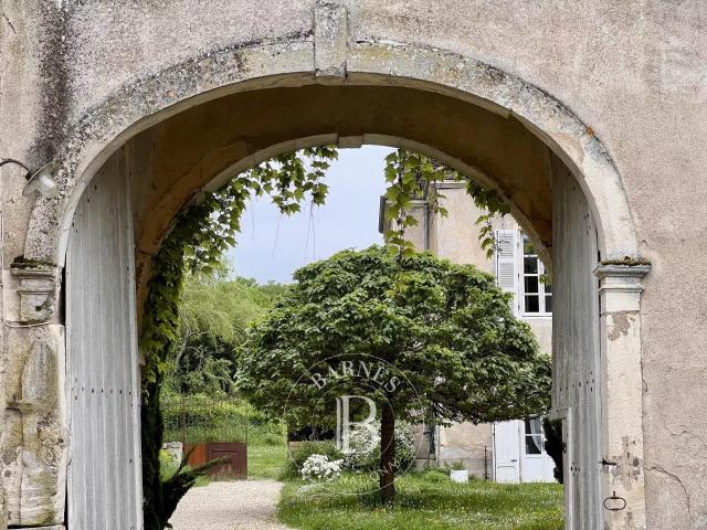 Bourgogne Givry Maison avec piscine et carrière équestre 404m² Givry