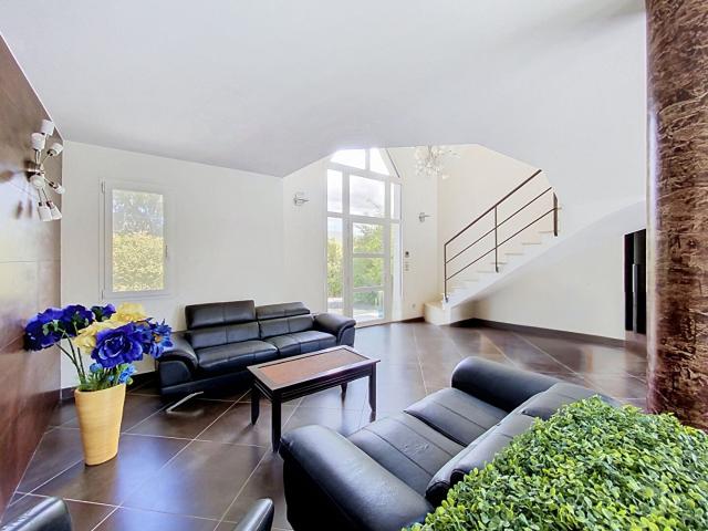 EXCLUSIVITE CAGNY Maison avec piscine 6 pièces 315 m2 sur 1 000 m2 de terrain