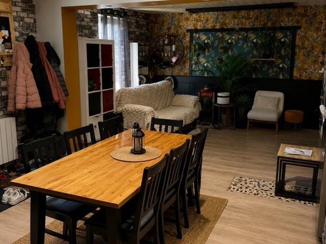 Exclusivité Capifrance – Maison individuelle de 101 m² et sa dépendance aménageable de 25 m² – Grand terrain clos de 1 980 m² avec sa piscine de 4x8m – Charette Varennes 71270