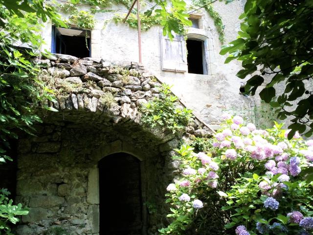 Exclusivité, Cévennes sud, Cros, Mas en pierre à rénover
