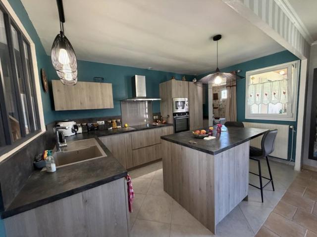 EXCLUSIVITÉ Charbuy Pavillon de plain pied avec grand terrain