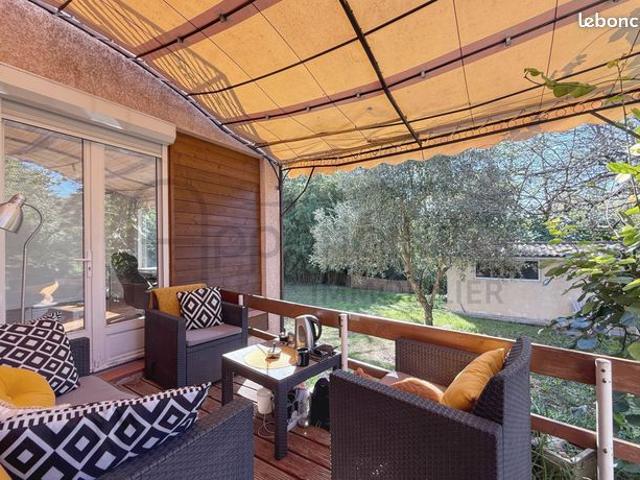 EXCLUSIVITÉ CORNEBARRIEU Environnement privilégié au calme en Cœur de village Grand APPARTEMENT T3bis T4 avec Jardin privatif de 1100 m² piscinable et