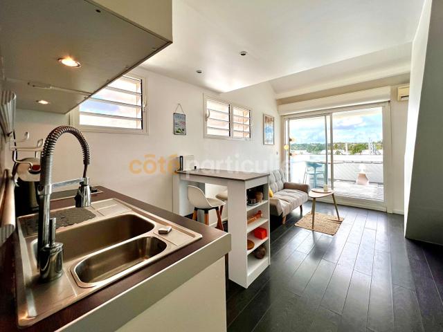 EXCLUSIVITE Duplex de charme de 37 m2 avec vue imprenable sur la Marina de Saint François