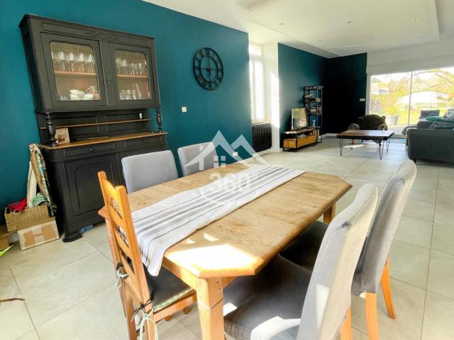 EXCLUSIVITE Elegante demeure en pierre de 183m2 sur la voi. 184m² Casteljaloux