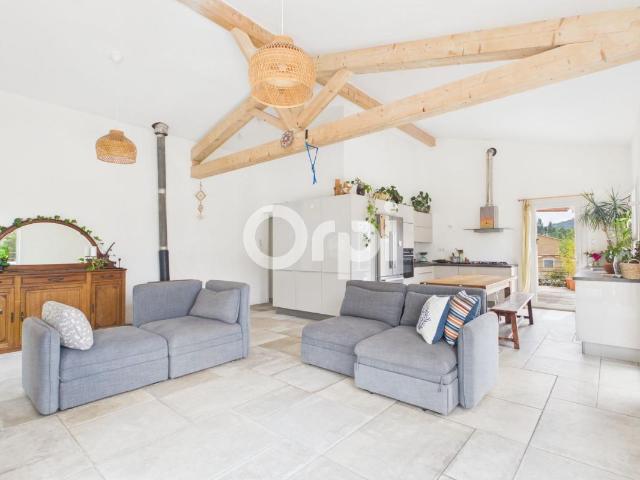 EXCLUSIVITÉ ESCRAGNOLLES – MAISON DE PLAIN PIED RÉCENTE – VUE EXCEPTIONNELLE – TERRAIN 11 633 M²