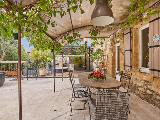 EXCLUSIVITE ERA CAZAN Mas en pierre Vernègues Entre Lubéron et Alpilles