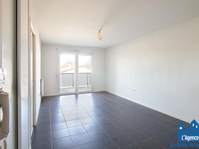 EXCLUSIVITE ! EYSINES MONTALIEU APPARTEMENT TYPE 2 DE 42 M2 AVEC TERRASSE + PLACE DE PARKING. Michaël VIGIER O6 7O 29 94 95