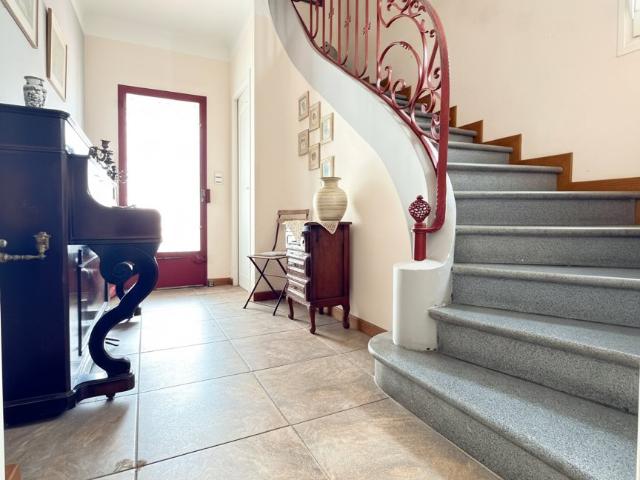 EXCLUSIVITÉ Gande maison de ville F5 225 m2 avec garage et j. 225m² Perpignan