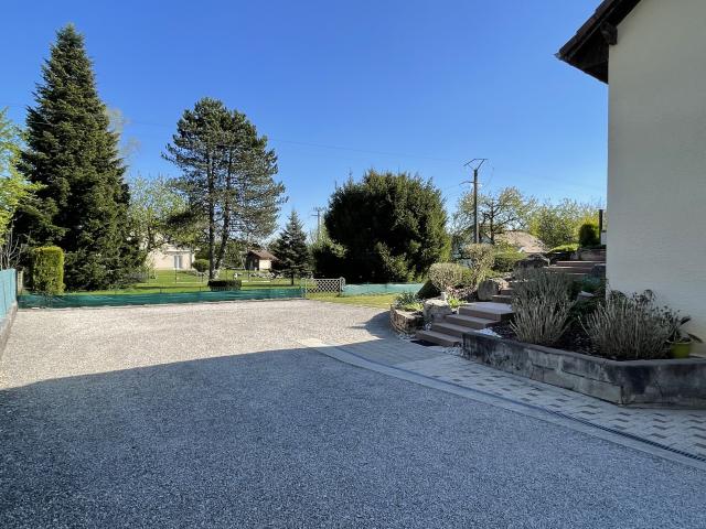 Exclusivité, Girardi Immobilier, uniquement chez nous pour vous à Arcey, cette charmante maison à rafraîchir