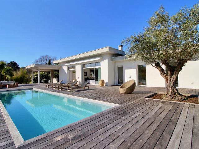 Gradignan – Villa contemporaine d’exception – Environnement privilégié – Piscine & prestations haut de gamme