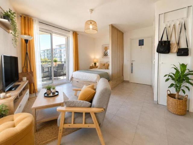 ? EXCLUSIVITÉ – Grand studio avec très grande terrasse, parking en sous sol et résidence récente ?