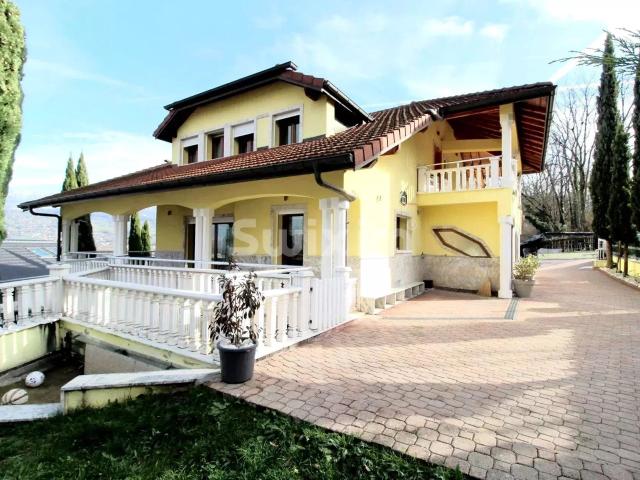 Exclusivité – Grande Propriété de 366 m² – Aux Portes de Gen. 366m² Vétraz Monthoux