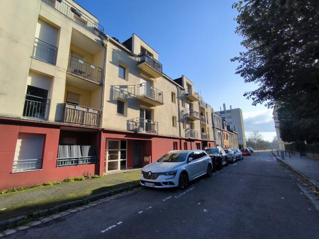 Exclusivité. Ile de Nantes. T2 avec stationnement privatif au calme. 173 000 € FAI