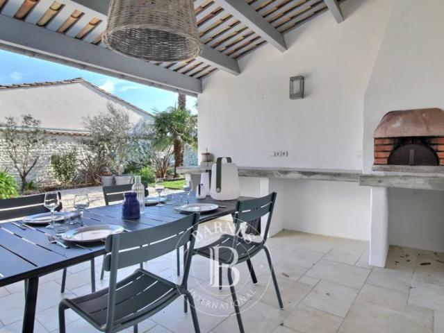 Exclusivité déléguée Le Bois Plage en Ré maison à vendre avec piscine proche centre village