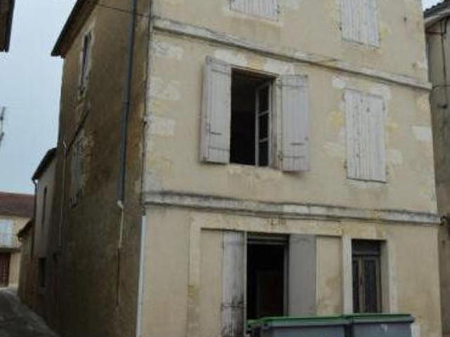 Exclusivité: immeuble maison à usage d'habitation avec garage et cour de 25m² à rénover entièrement au coeur de la ville de Condom dans le Gers