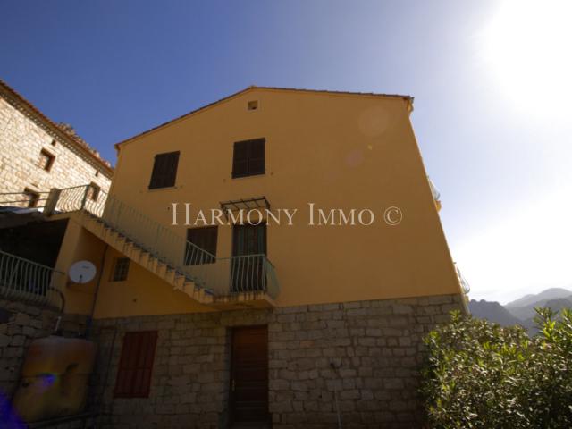Exclusivité: Immeuble Ota Vue Montagne Imprenable Fort Pote. 400m² Ota