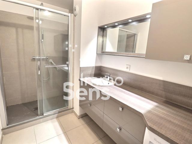 EXCLUSIVITE IMMOSENS * La Madeleine Appartement T4 avec terrasse et 3 stationnements