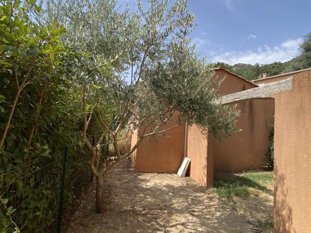 Exclusivite.La Garde Freinet.Maison De Trois Pieces Avec Gar. m² La Garde Freinet