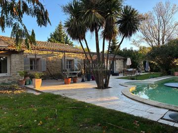 EXCLUSIVITÉ LAURIS 84360 Mas avec piscine, dépendance, prairie à chevaux
