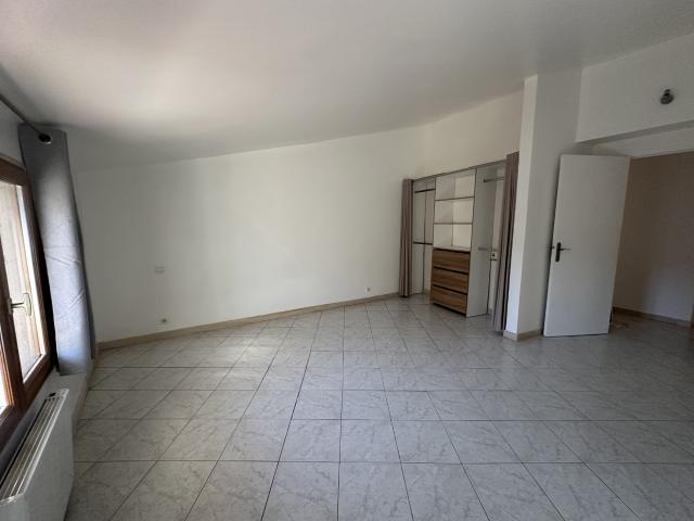 Exclusivité Le Val Appartement de type 2 avec boxe