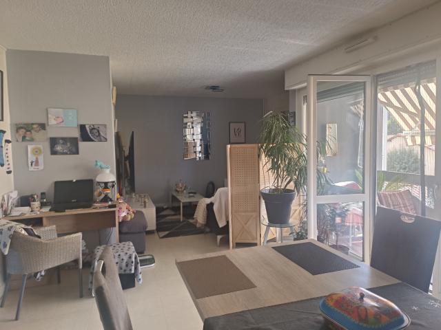EXCLUSIVITE ! Le Péage de Roussillon, Appartement 80 m2 habitables environ, avec place de parking et cave