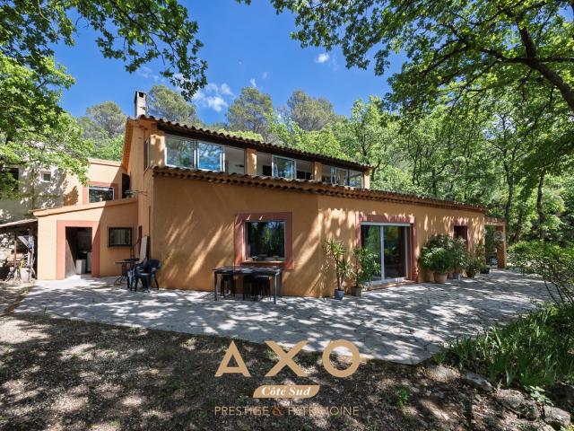 Exclusivite Le Puy Sainte Reparade Villa 217m2 sur 9000m. 217m² Le Puy Sainte Réparade