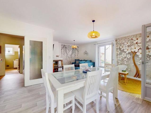 Maison familiale avec 1327 m² de terrain, sous sol complet et dépendance – Proche Chambord