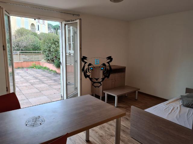 EXCLUSIVITE LOCATION T2 meublé avec grande terrasse Frejus