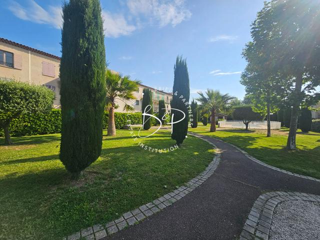 EXCLUSIVITE LORGUES Appartement F3 avec terrasse, piscine et box en sous sol à deux pas du centre
